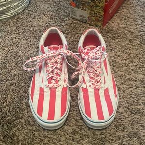 Where’s Waldo? x Old Skool International Stripes vans